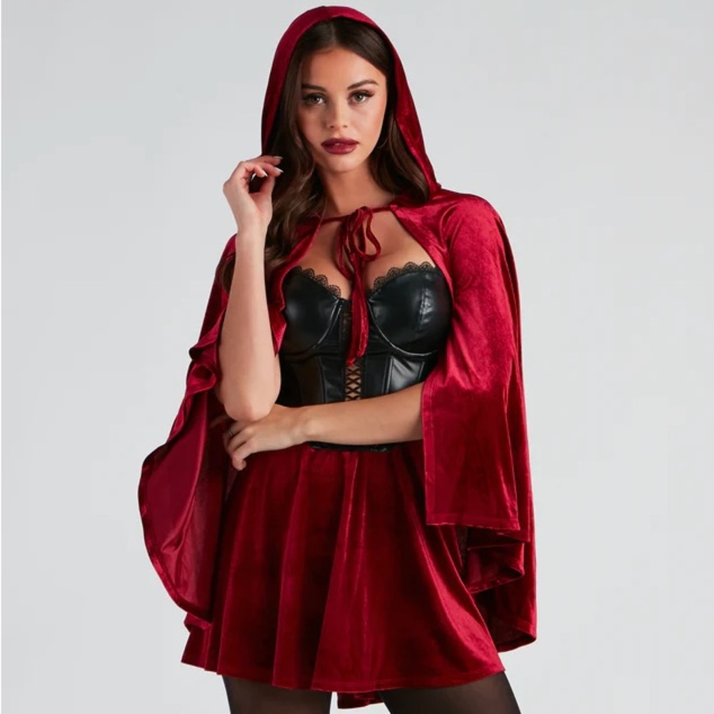 WINDSOR - Lil Red Riding Hood Velvet Cape